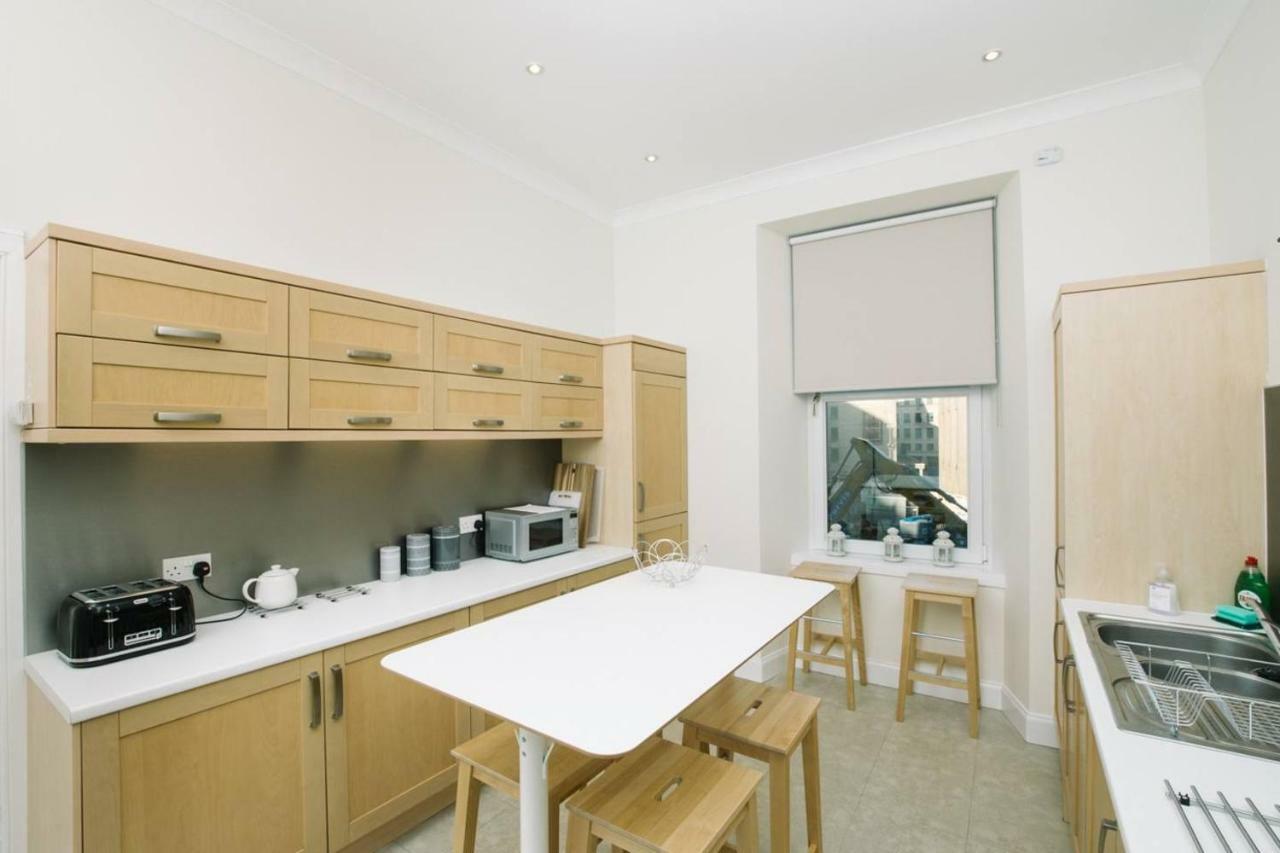 Joivy Great Location! Heart Of City Centre 3Bed Apartment Edinburgh Exterior photo